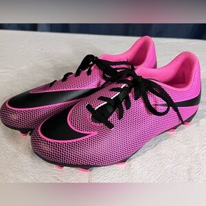 Nike Youth Size 4.5 Soccer Cleat